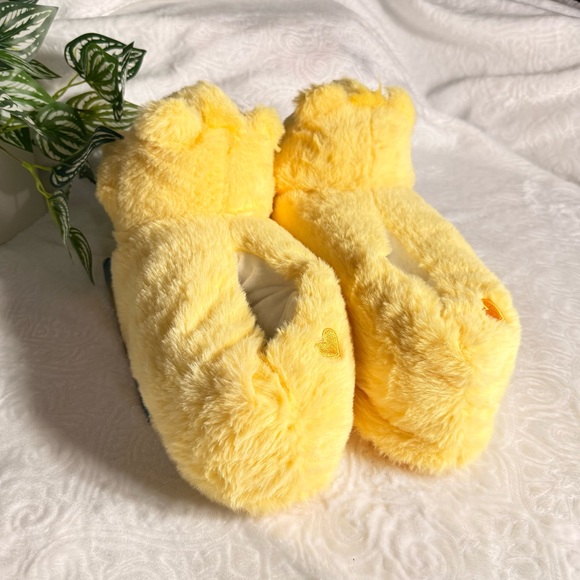Care Bears Yellow Plush Slippers Cozy Teddy Bear Face NWT - Picture 3 of 7